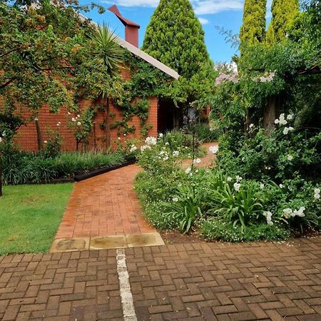 Camelia Guest House Bloemfontein Esterno foto