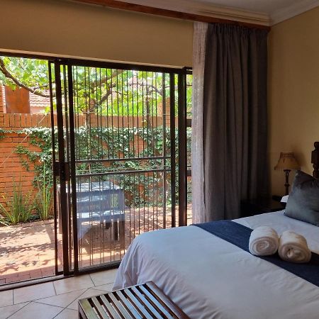 Camelia Guest House Bloemfontein Esterno foto