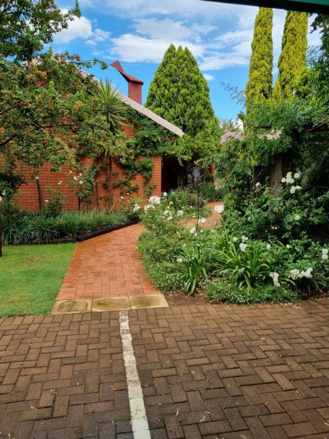 Camelia Guest House Bloemfontein Esterno foto