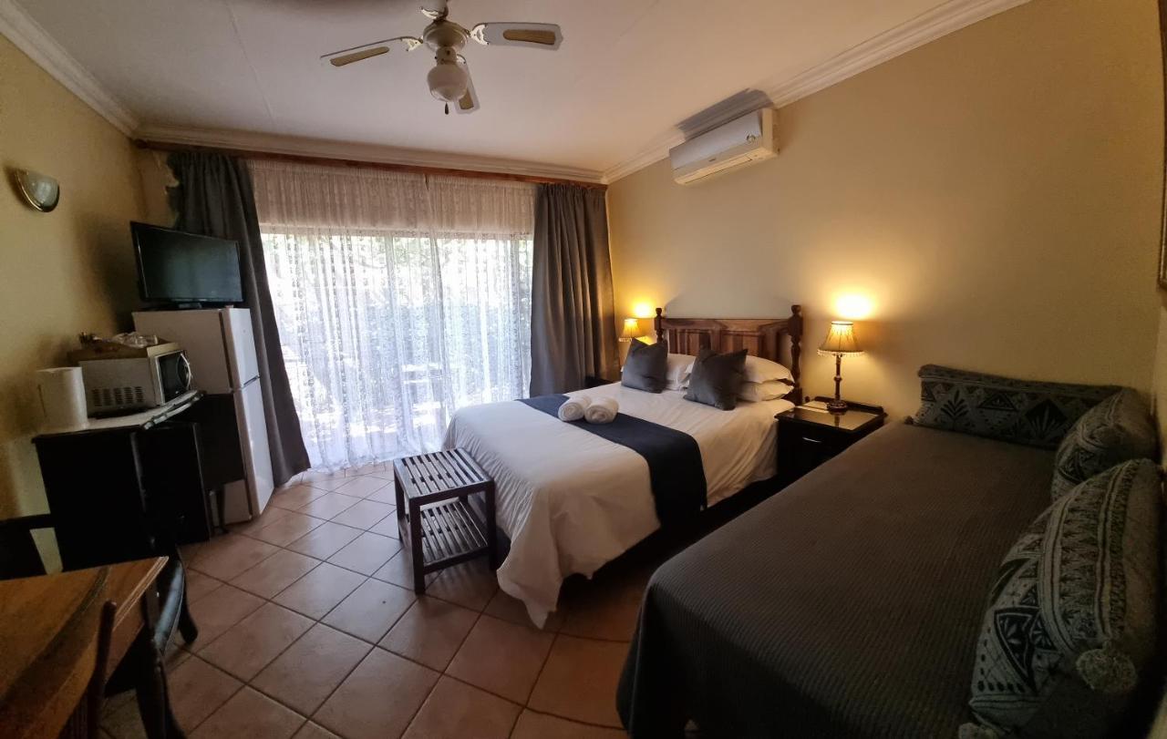 Camelia Guest House Bloemfontein Esterno foto