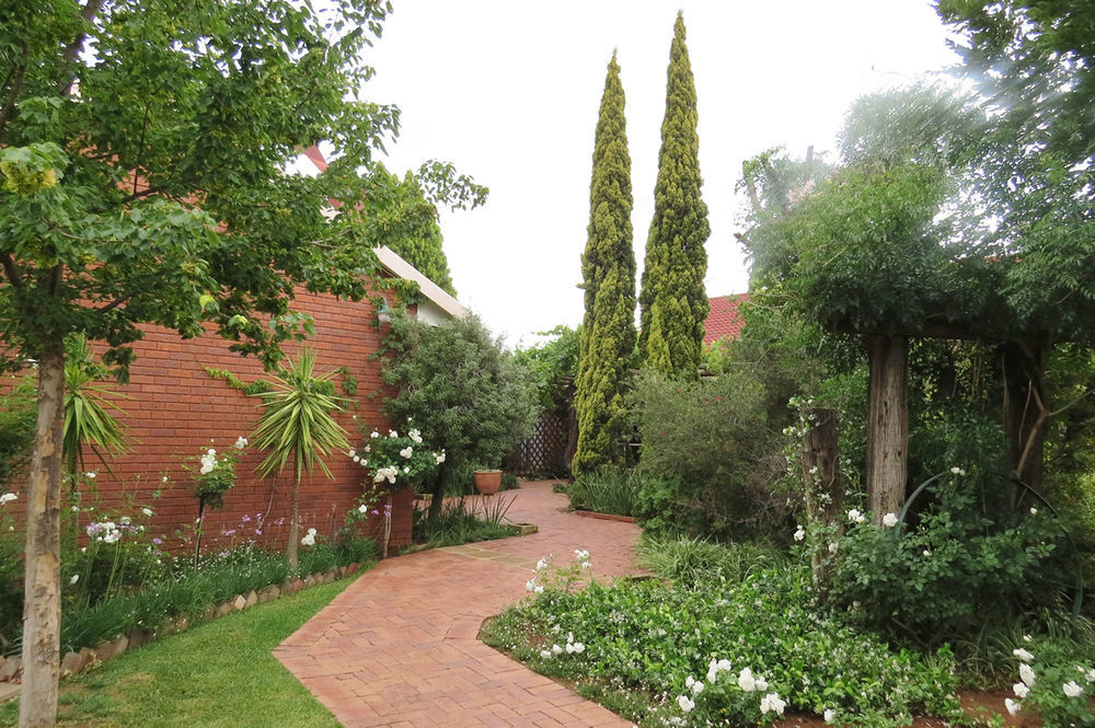 Camelia Guest House Bloemfontein Esterno foto