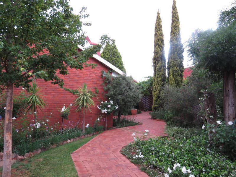 Camelia Guest House Bloemfontein Esterno foto