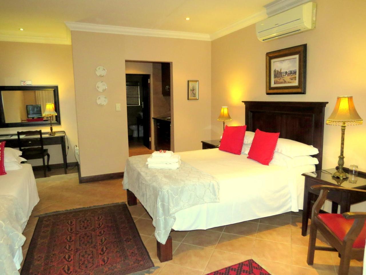 Camelia Guest House Bloemfontein Esterno foto